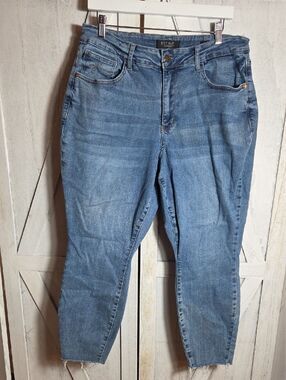 Judy Blue Relaxed Fit Ankle Jeans Size 18W